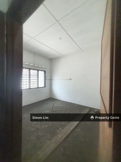 Taman Johor Jaya/ Jalan Dedap/ Double Storey Semi D/ Original Condition