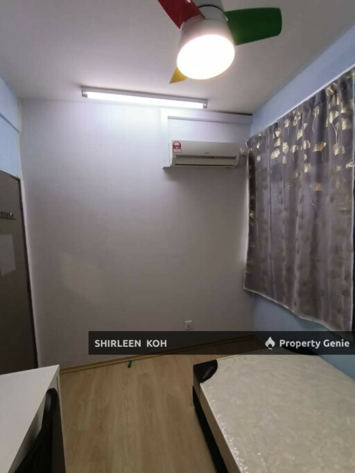 Larkin heights Female room for rent