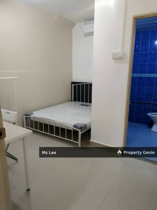 Room 106 RM 650 @ 2 Storey Shop Hotel,Chow Kit -near LRT/HKL/IJN -Ready 3/8