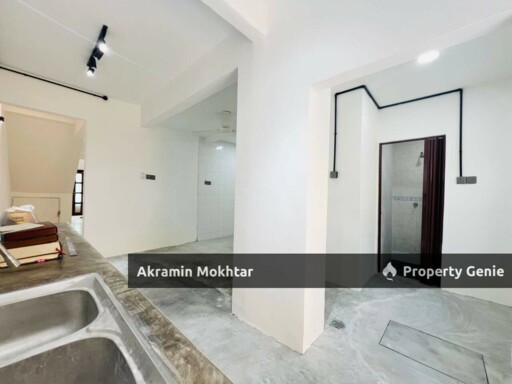 Freehold & Fully Renovated | 2 Storey Terrace Intermediate PU 10 @ Taman Puchong Utama, Puchong