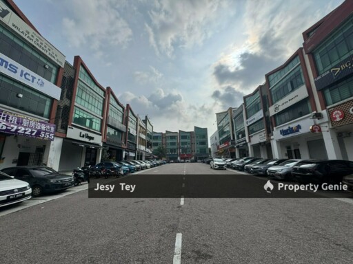 Taman Molek 2nd Floor For Rent