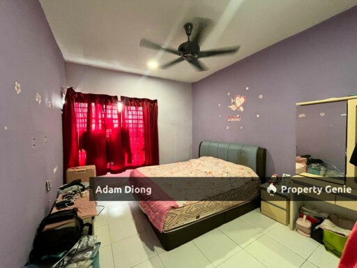 M Tiara, Larkin