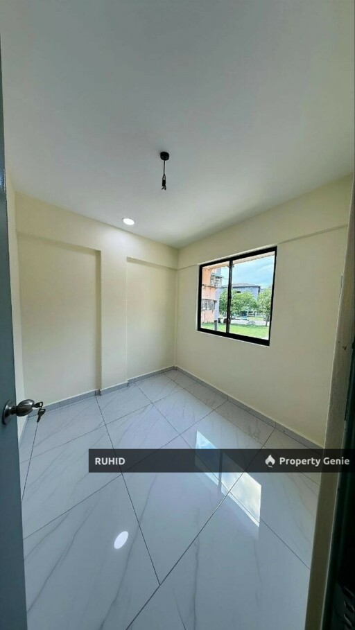 Level 1 Renovated Flat Geharu Taman Rinting Masai | 3 Bedrooms 2 Bathrooms | Freehold