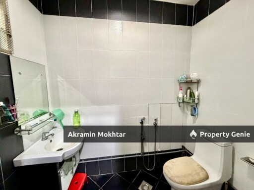 Freehold & Renovated | Setingkat Setengah Bungalow Jalan Tasik Biru Sungai Buloh