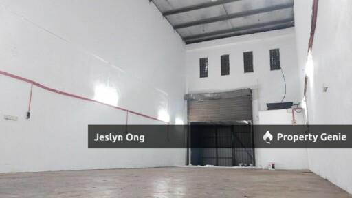 1.5 storey Terrace Factory at Mount Austin for Rent