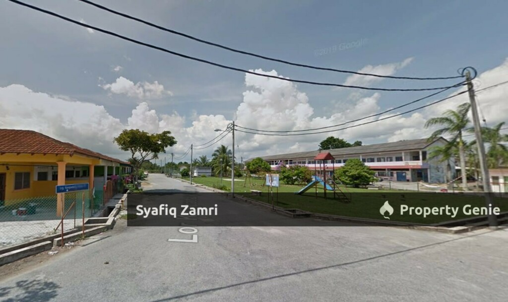 𝐅𝐎𝐑 𝐒𝐀𝐋𝐄– 𝐒𝐈𝐍𝐆𝐋𝐄 𝐒𝐓𝐎𝐑𝐄𝐘 𝐓𝐄𝐑𝐑𝐀𝐂𝐄‼️  🏡No 18, Lorong Kempadang Aman 10 (Pinggiran Putra), Kuantan