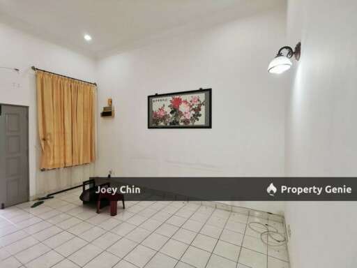 Taman Molek 1 Storey Terrace House For Sale