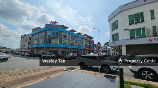 Melaka Raya 1.5 Storey Commercial Corner Shop with Rooftop Balcony Surrounded by 5 Banks