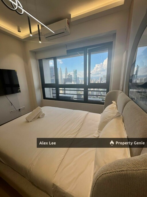 In TRX and KLCC Below Market Price Three bedrooms View to believe it