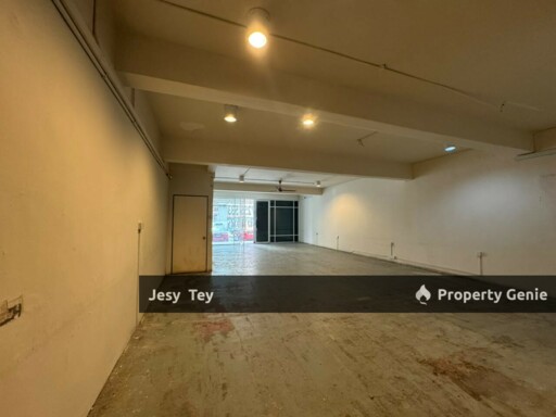 (Taman Molek) Double Storey Shop For Rent