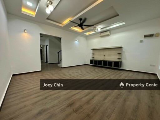 End Lot Renovated Terrace @ LA Garden Austin 18x65  4R3B  Freehold