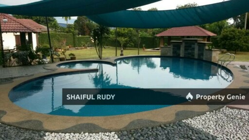 Bungalow with Private Pool @ Paya Jaras
