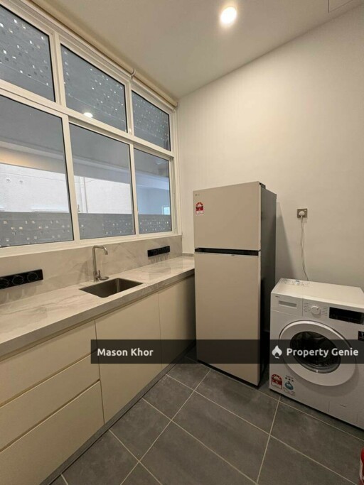 CODRINGTON RESIDENCE MIDDLE FLOOR SEAVIEW 1407sf FULLY RENO & FURNISHED GEORGETOWN