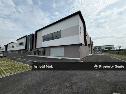 1.5 Storey Semi D Factory at Taman Perindustrian Air Hitam Klang for Rent