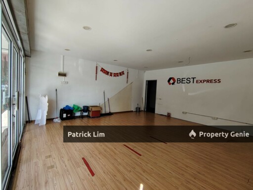 End Lot Bukit Beruang [Ground Floor] Shop Lot For Rent