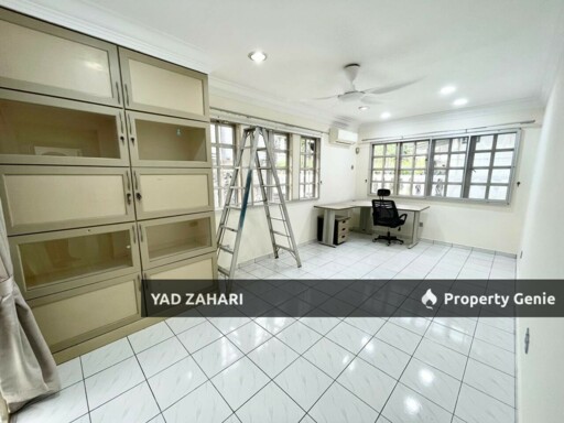 Seksyen 9, Shah Alam | 2-Storey Semi-D 5+1 Rooms | RM1.55M - Renovated, Extended Kitchen & Well Maintained