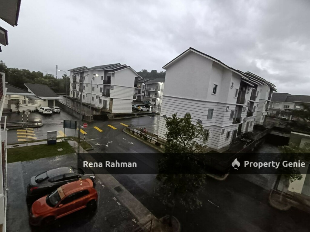 Townhouse Suci Bandar Ainsdale