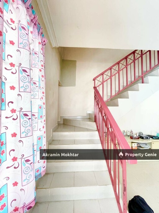 Freehold, Corner Lot & Fully Renovated | Double Storey Jalan Semarak Bandar Utama Batang Kali