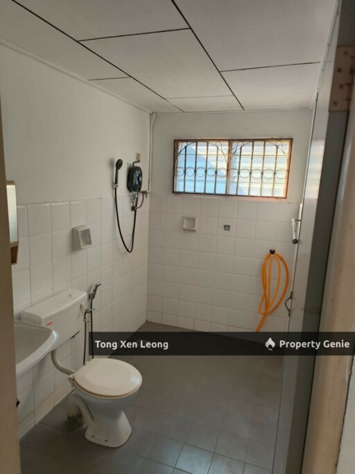 Freehold Below Value 2 Storey Endlot @ Bukit Beruang For Sale !!