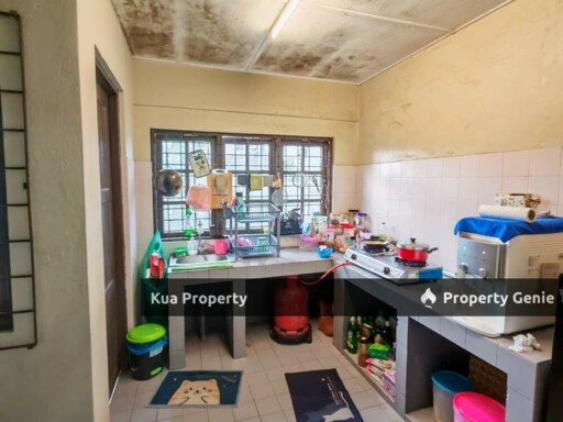 Double Storey Terrace Intermediate House For Sale Located at 3rd Mile, Lorong Pasir