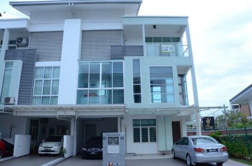 Bella Damansara