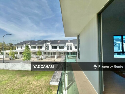 Huge Extra Land Corner Lot Double Storey Terrace House, Hijayu 2 Resort Homes, Bandar Sri Sendayan