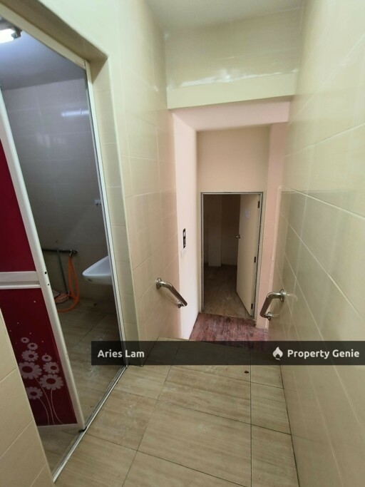 3 Storey Shoplot @ Johor Jaya / Jalan Dedap / Whole Block For Rent