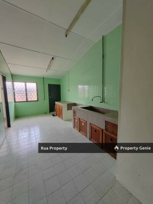 Single Storey Terrace Intermediate House For Sales Located at Matang Jaya