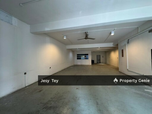 Double Storey Shop For Rent (Taman Molek)