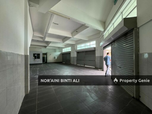 Facing Jalan utama Corner Lot Shoplot Tanjung Lumpur, Kuantan,Pahang
