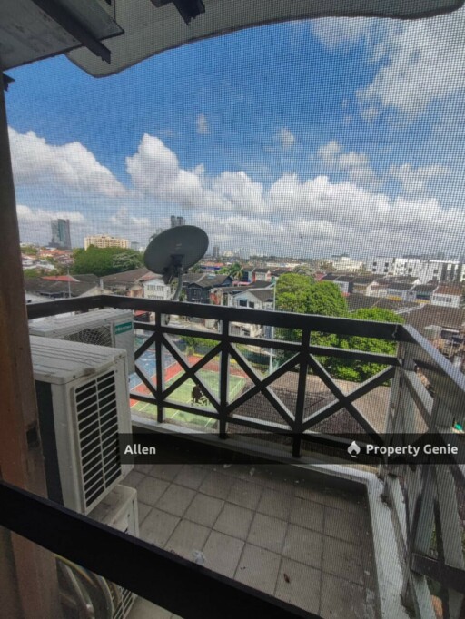 Rare Large Layout Condo For Sale 😍 3 Bedrooms • 2 Balconies • Freehold Title