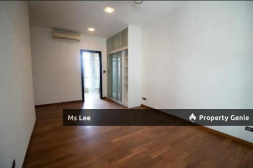 The Pearl @ KLCC-Level 17 private lift- Sale below bank value Rm480k