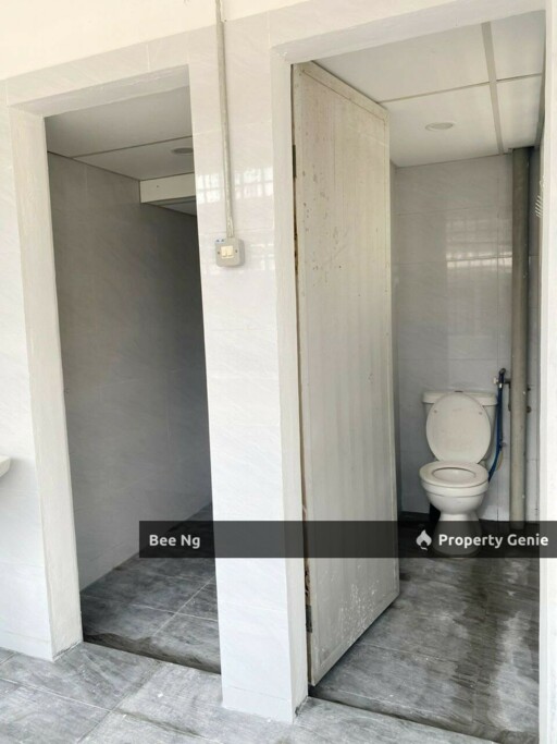 Taman Tasek/Jalan Glasiar/Double Storey Shop Lot/Facing Main Road