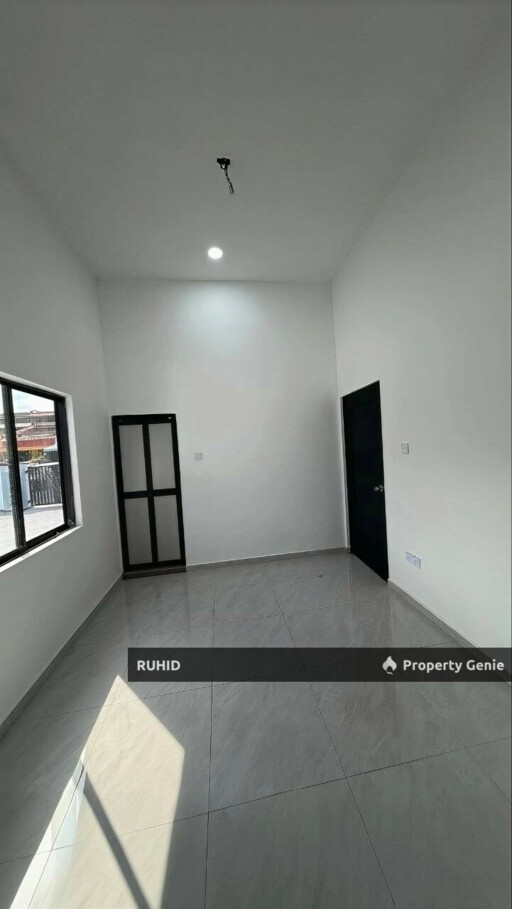 Taman Suria Single Storey Corner Lot, Fully Renovated, 4R3B, Freehold
