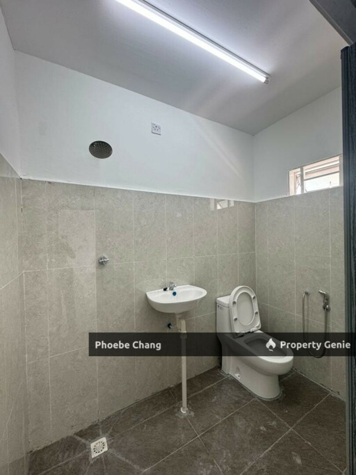 Beautiful & Spacious Fully Renovated Double Storey Terrace @Pekan Razaki, Gunung Rapat