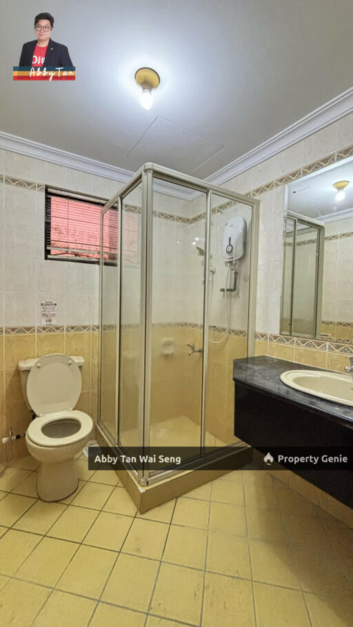 Marina Court | Walk to Malls! Top Floor & No Washing Machine