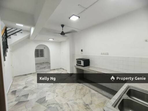 2 Sty Renovated House With Air Cond & Water Heater Att Tmn Sri Indah Klang For Rent