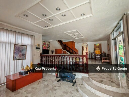 Double Storey Semi-Detached House For Rent! Located at Kenyalang, Near Spring