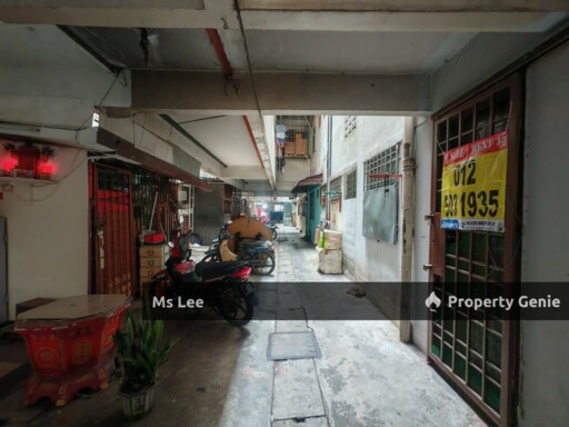 Pangsapuri Bandar Bukit Tinggi 2-Klang-Blok D Ground floor-Ready Now