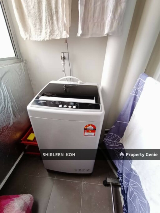 Female room renting at Larkin Heights @ Larkin Idaman