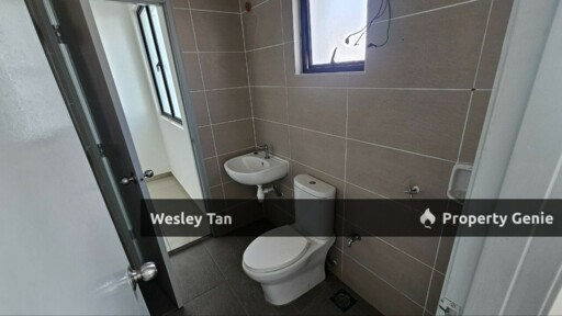 New Cheng 2 Storey Terrace Gated Community 20x70 Freehold 4rooms Bare