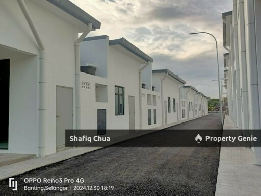 Freehold Brand New l Setingkat Kedai Di Pusat Komersial Olak Lempit, Banting