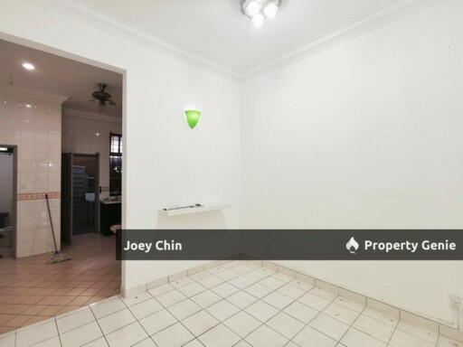 Taman Molek 1 Storey Terrace House For Sale