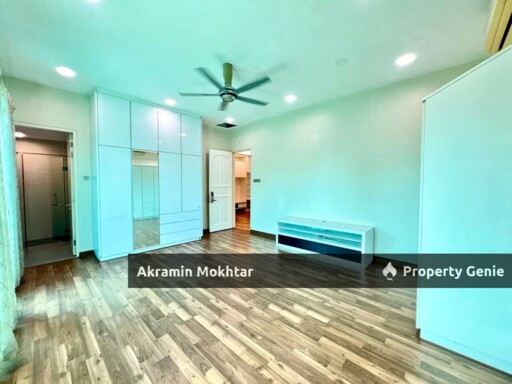 An Exclusive Three Storey Semi Detached House, Seksyen 13, Shah Alam For Sale