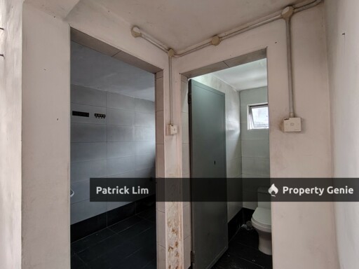 Ayer Keroh Main Road (1St Floor) End Lot For Rent
