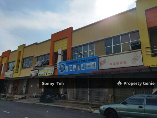 Pusat Perdagangan Alam Jaya near UOB Bank