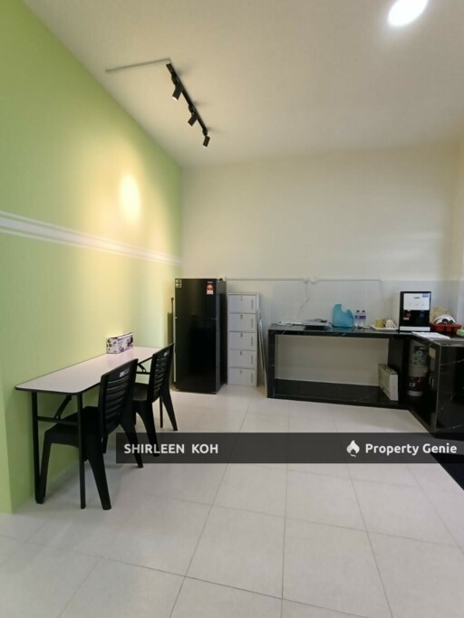Female Room Renting at Suriamas Suites Condominium @ Larkin JB Town