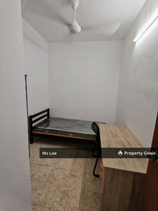 Male Room 2 RM550 @ 1st Floor Shop Apt-Sek 7-Shah Alam-near UITM-Ready Now