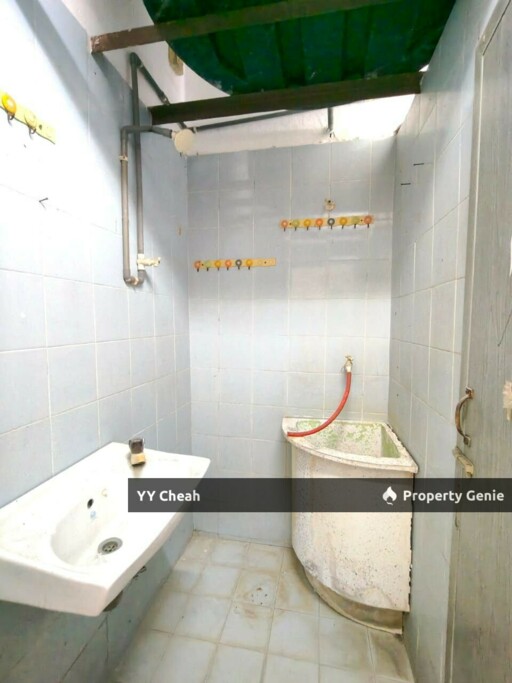 Lahat / Pengkalan Ipoh Two Storey Shoplot For Sale, Facing Main Road, Good Condition, Repaint