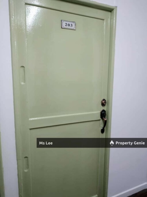 Room 203 RM 650 @ 2 Storey Shop Hotel,Chow Kit -near LRT/HKL/IJN -Ready 3/8